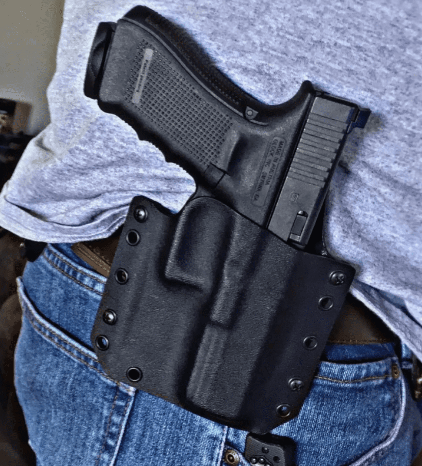 Best Glock 17 Holster Reviews and Guides {2022 UPDATED}